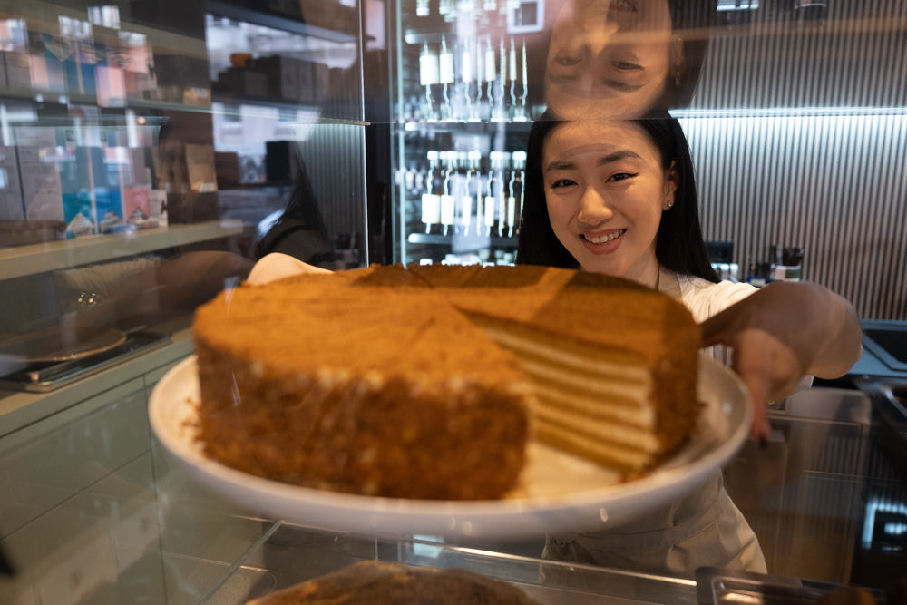 Honey Cake: Eine süße Versuchung in der Black Hat Espresso Bar in Hamburg